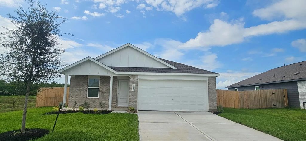 912 Woodhaven Lakes Drive, La Marque
