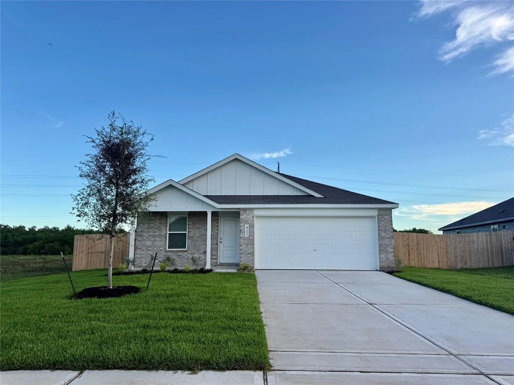 912 Woodhaven Lakes Drive, La Marque