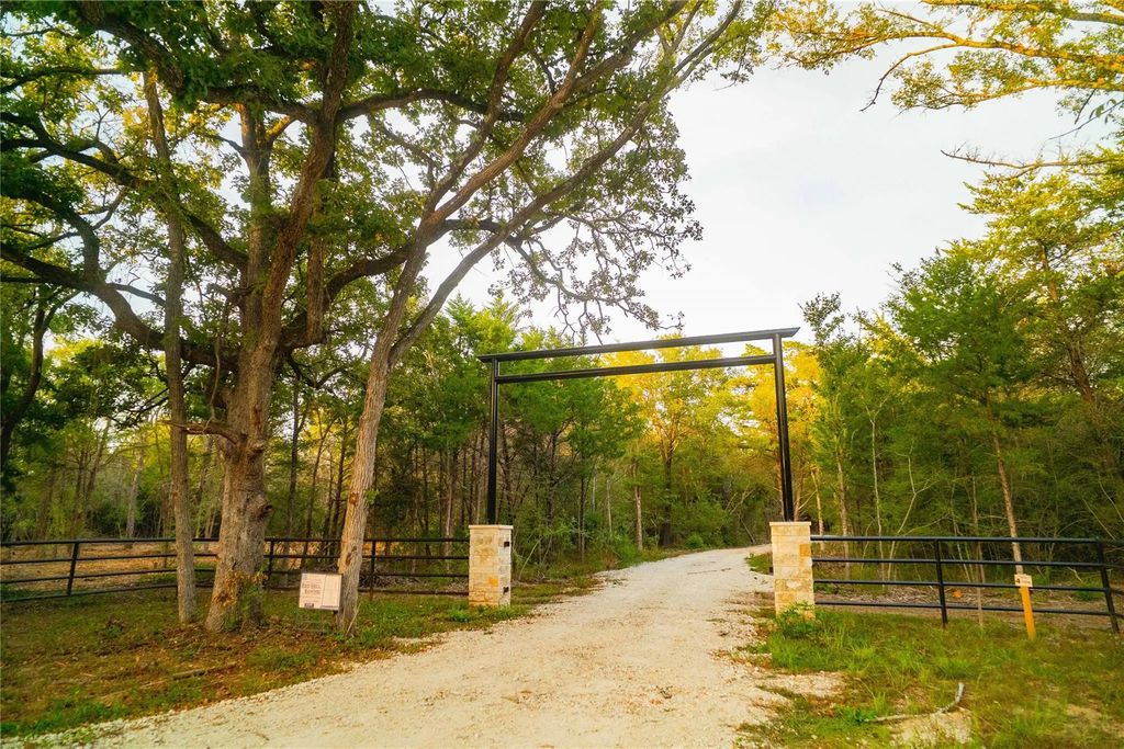 12504 Red Hill Rd, Hearne