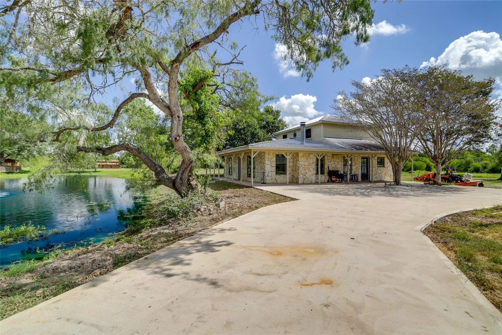 13302 Fm 359 Road A, Hempstead