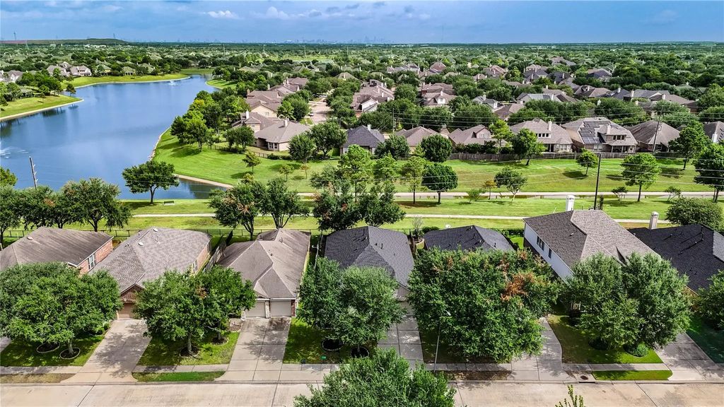 13401 Highland Lake Lane, Pearland