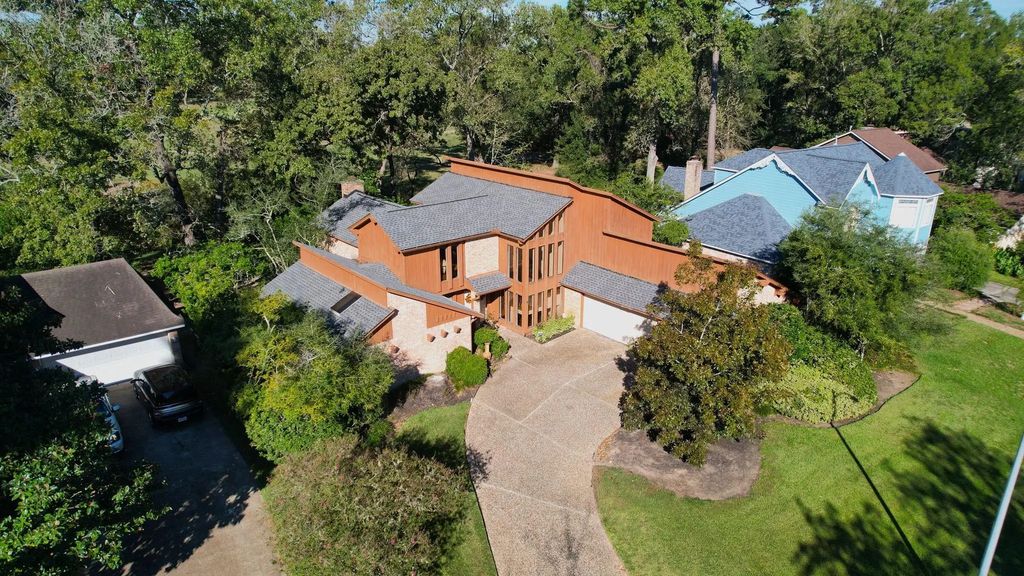 20007 Legend Oak Drive, Humble