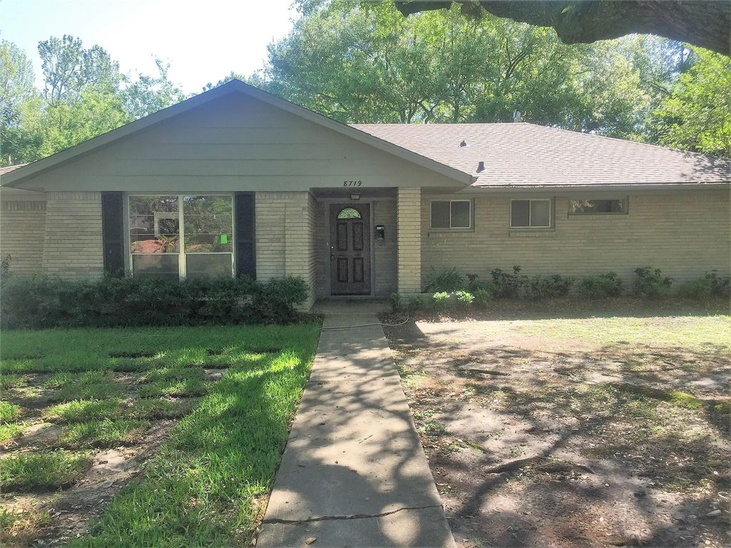 8719 Manhattan Drive, Houston