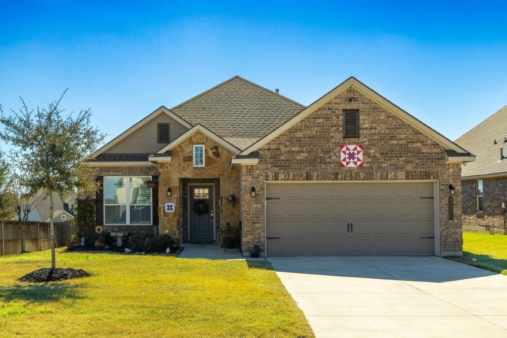 2001 Vineyard Pass, Brenham