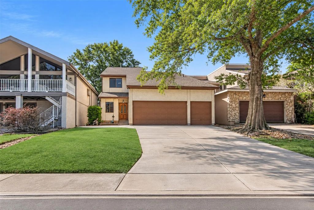 50 Waters Edge Street, Conroe