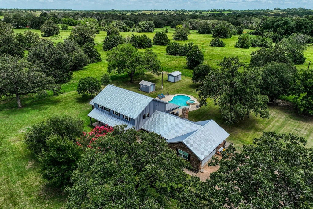 528 E Us Highway 290 Highway, Carmine