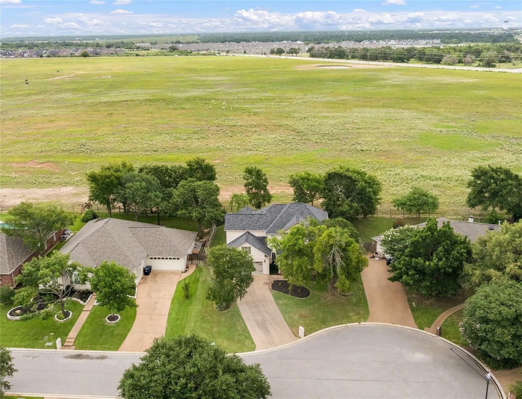 9413 Whitney Lane, College Station