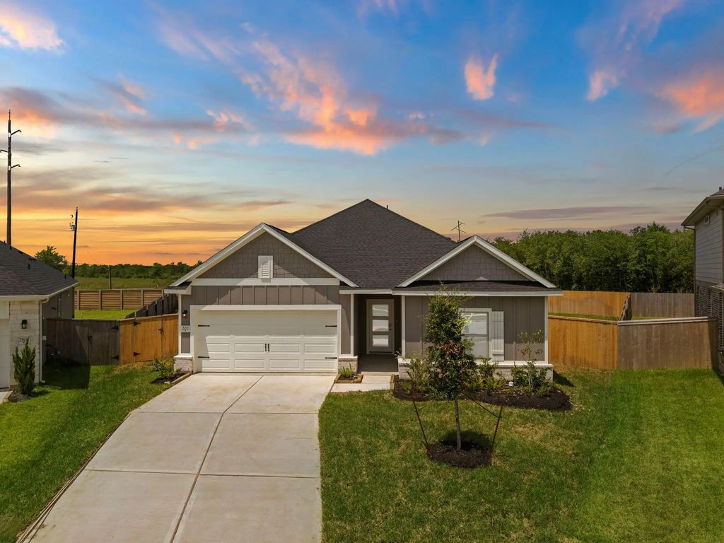 202 Orchard Laurel Drive, Alvin