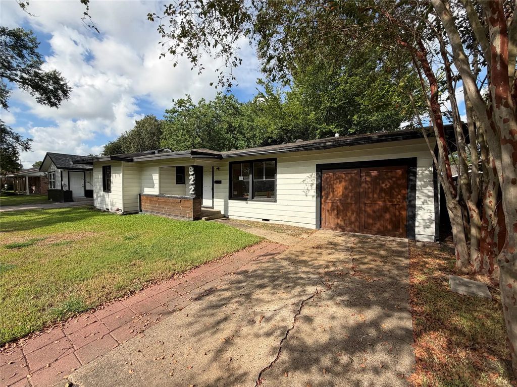 822 Harvard Street, Deer Park