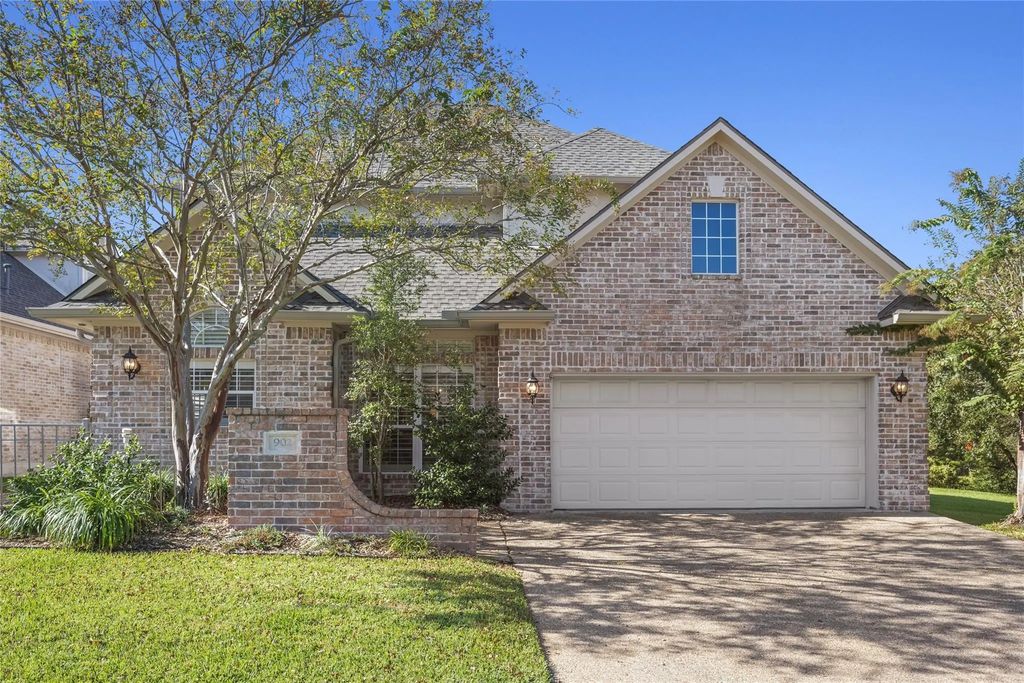 902 Grand Oaks Circle, College Station