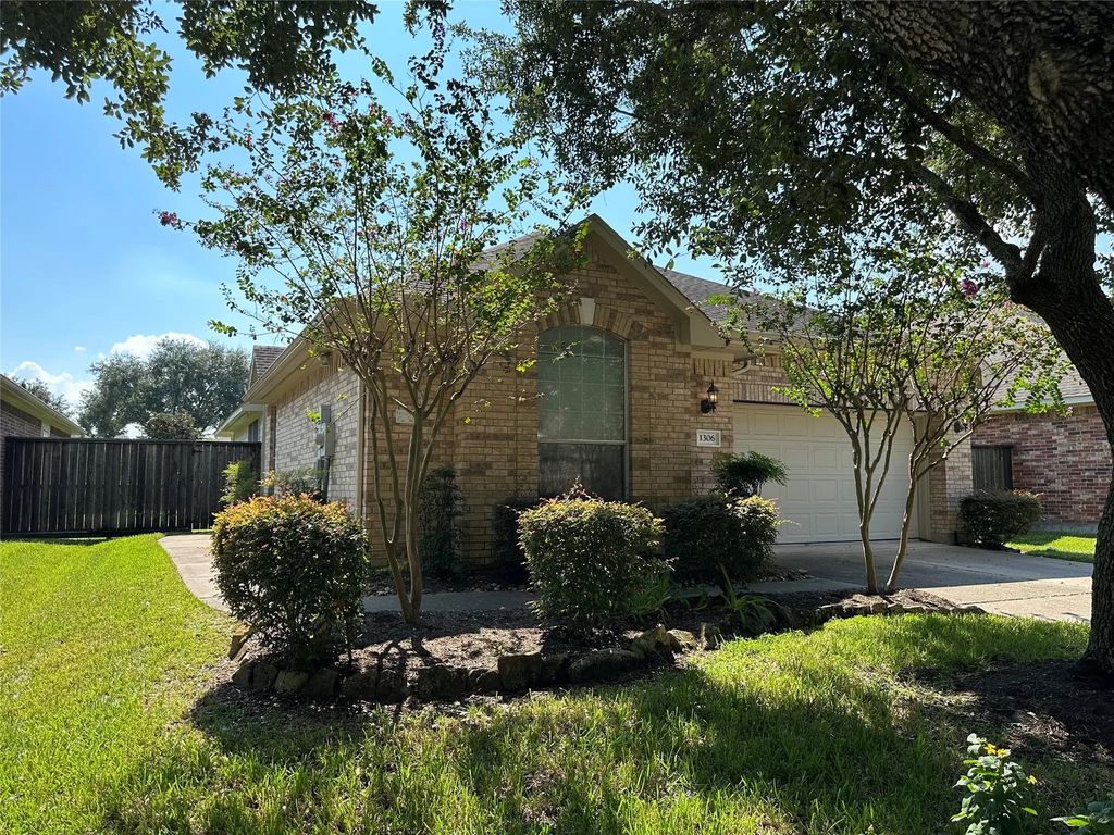 1306 Modena Drive, Pearland