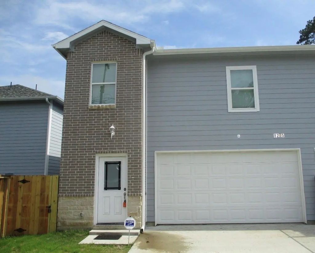 8205 Oak Knoll Lane A, Houston