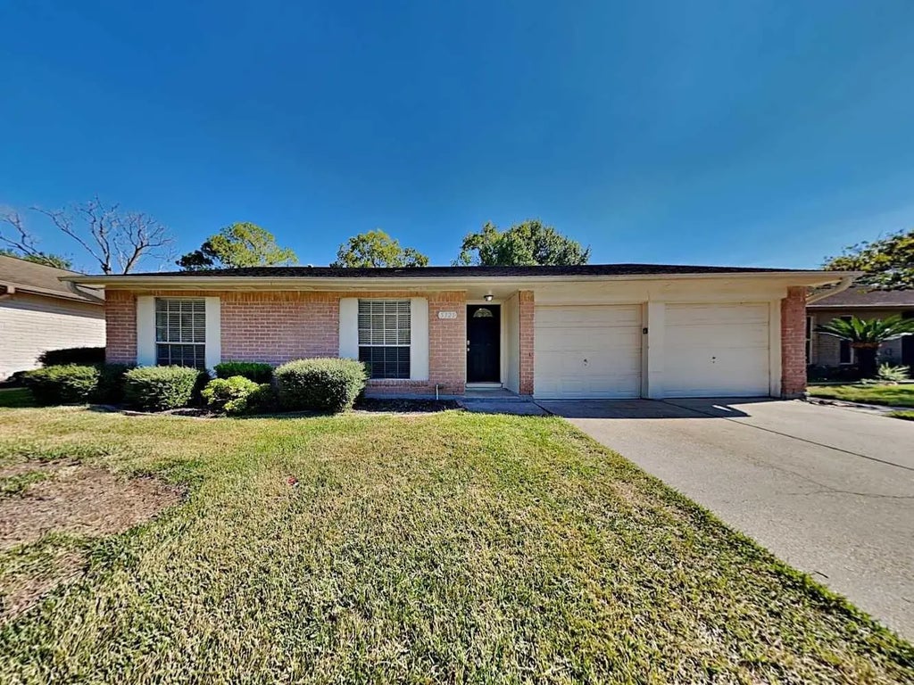 5323 Bulen Avenue, Friendswood