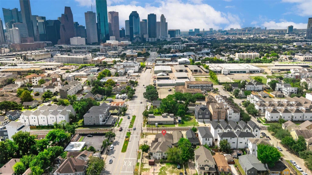 1607 Houston Avenue, Houston