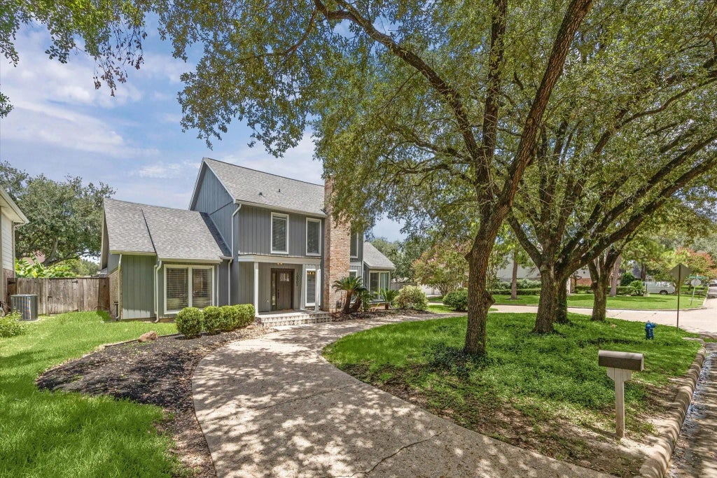 10902 Burgoyne Road, Houston