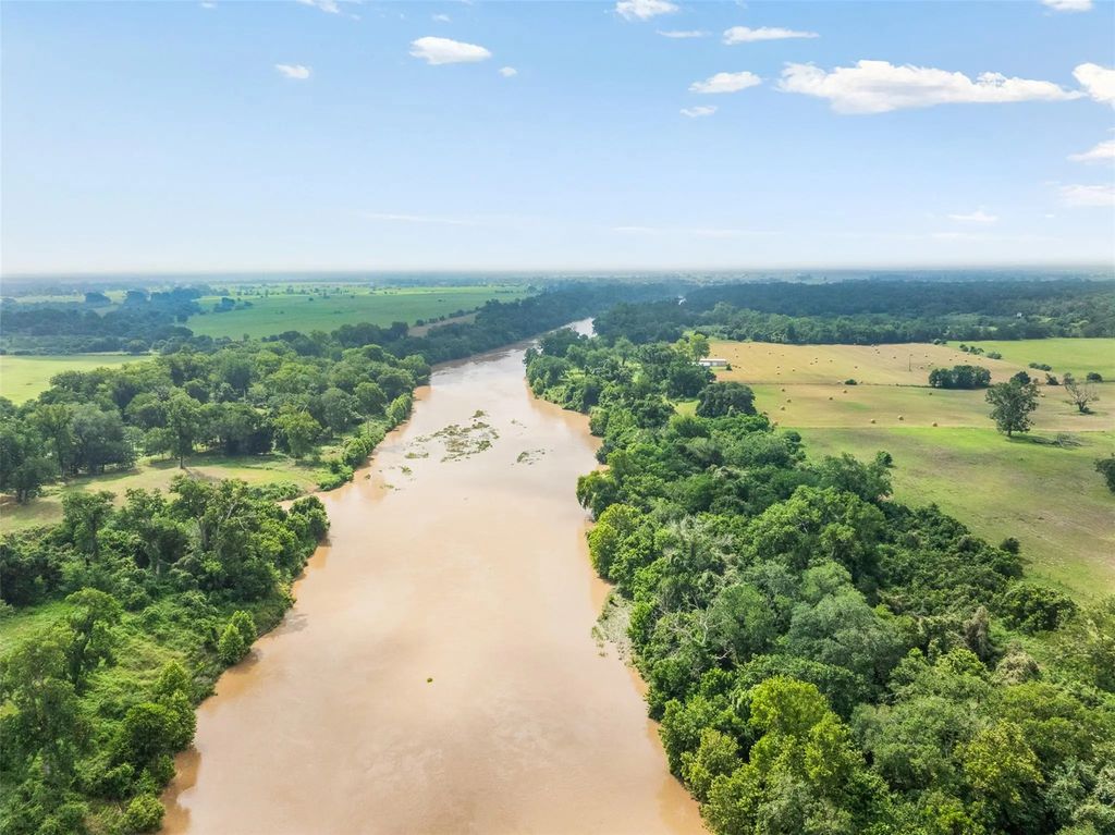 360 Johnson Road, La Grange