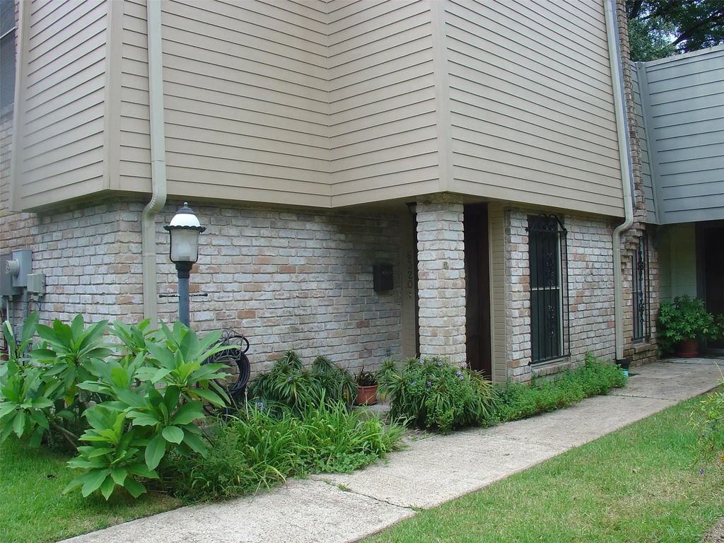 6320 1st Street, Bellaire