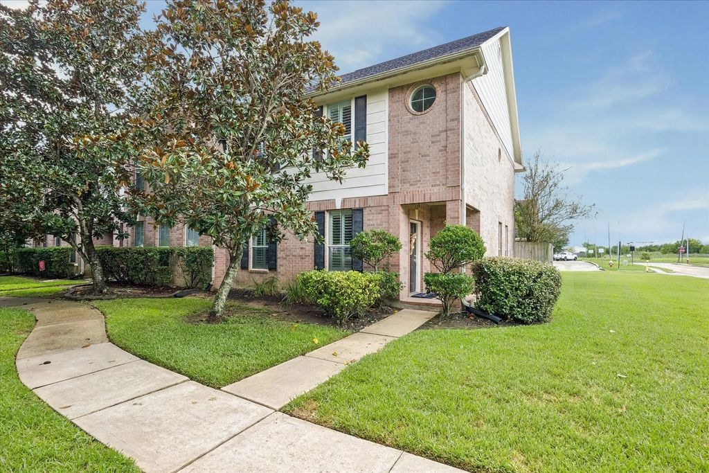 607 Travis Street 9, Webster
