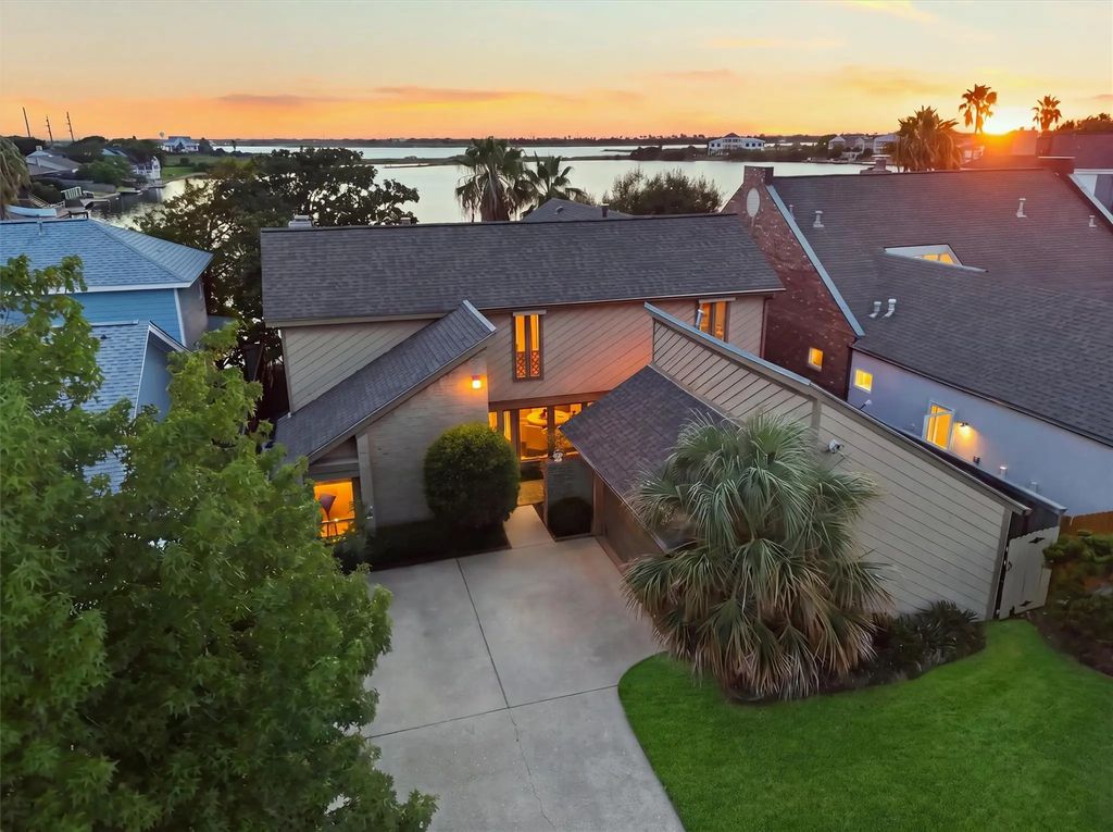 8 Quintana Drive, Galveston