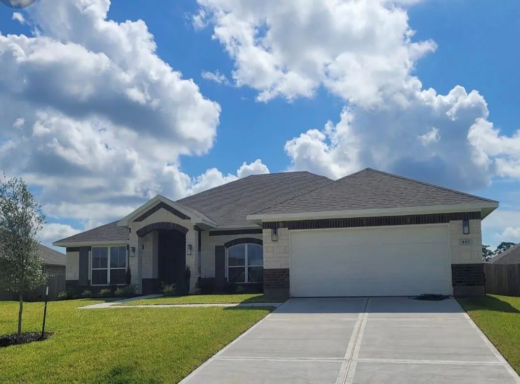 4317 Leslies Way, Dickinson