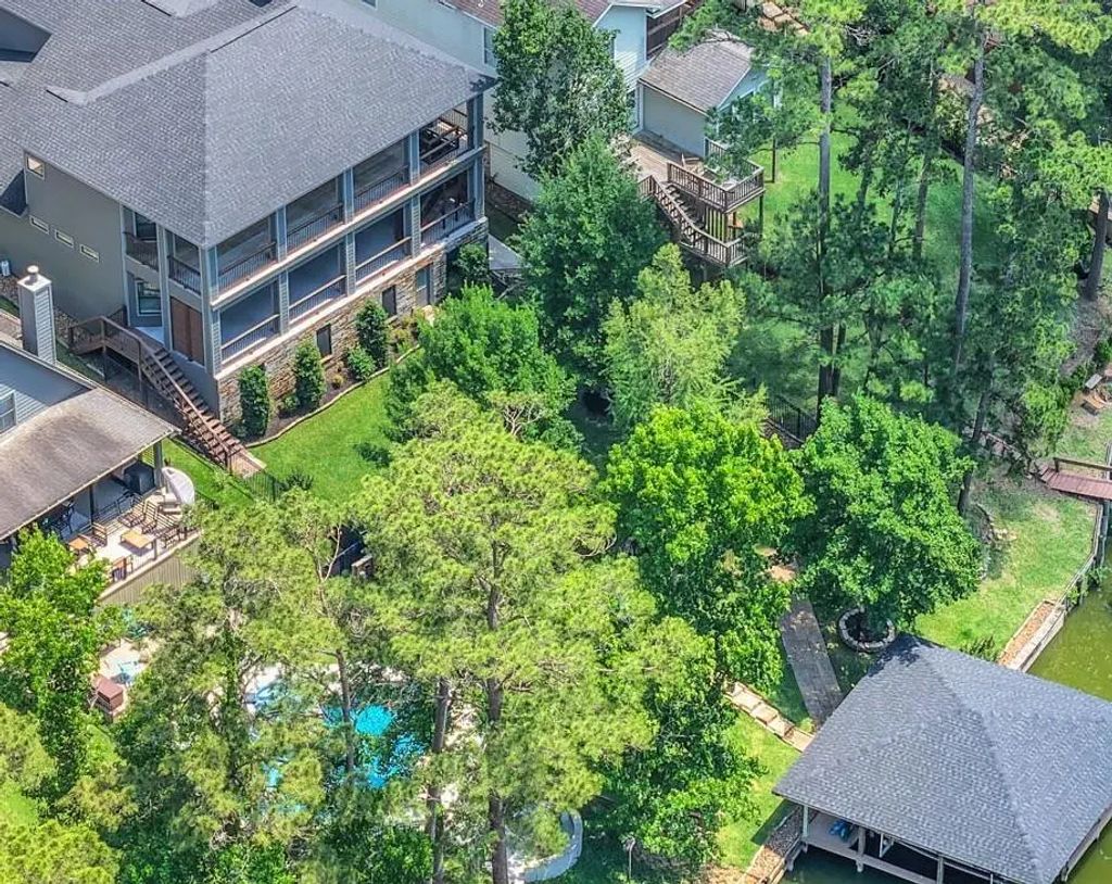 270 Lake Grove Drive, Coldspring