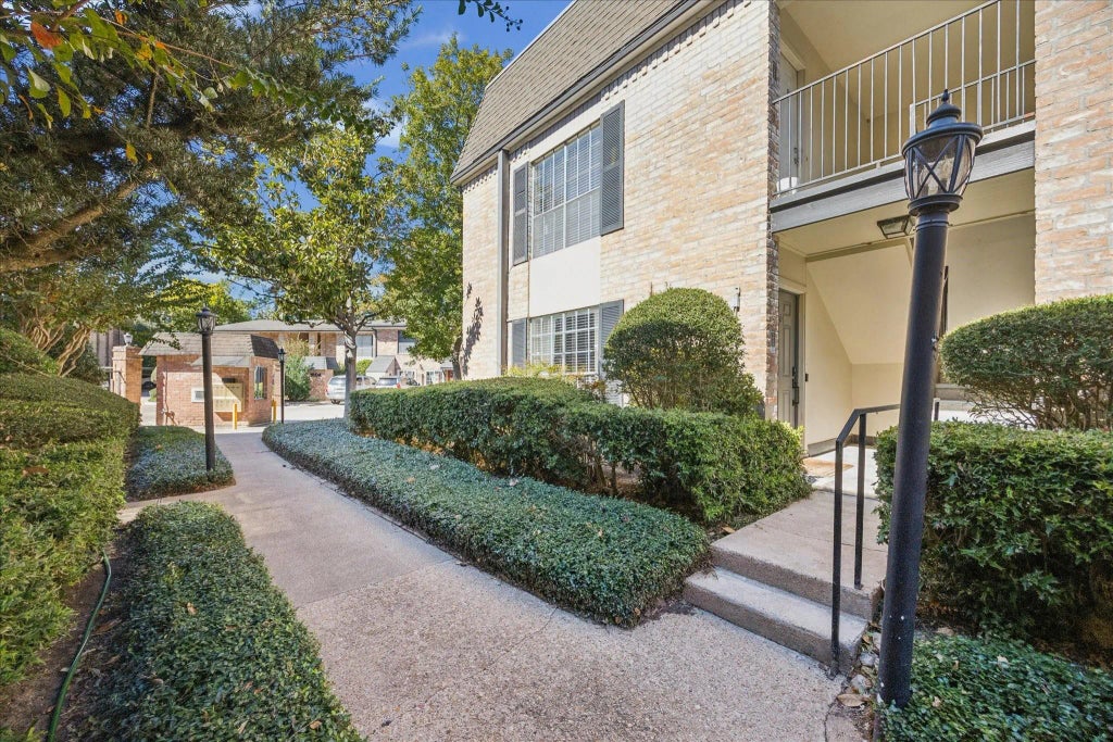 1809 Stoney Brook Drive 101, Houston