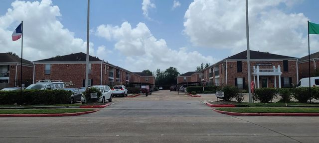 9201 Clarewood Drive 203, Houston