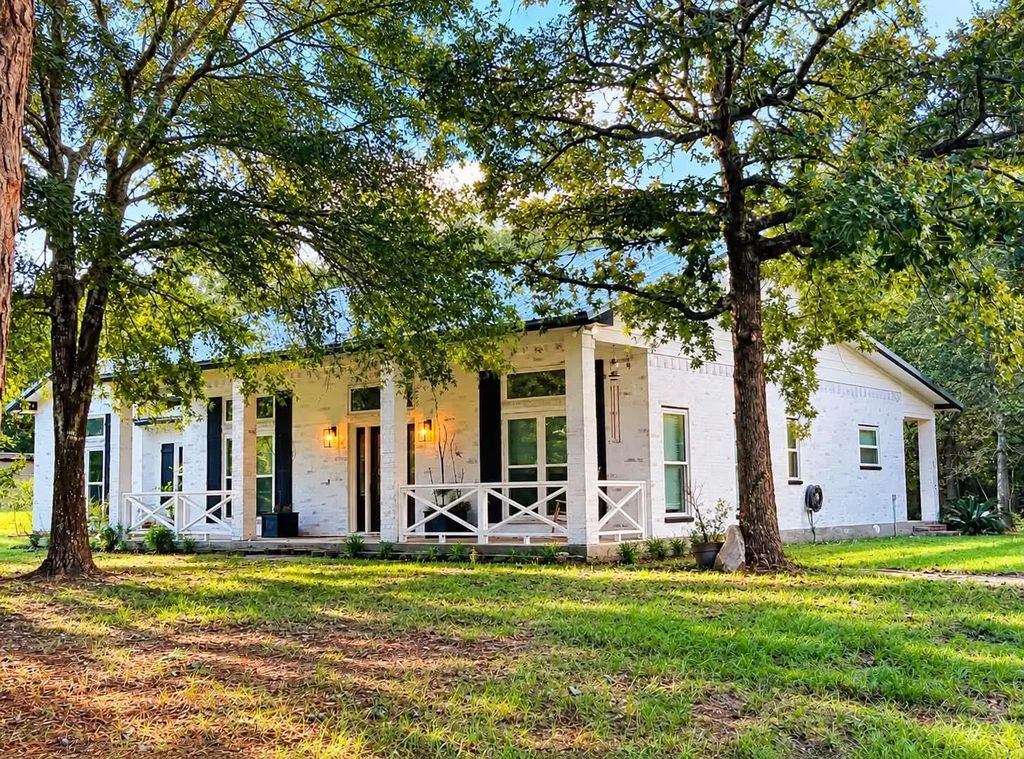15633 Rustling Oak Lane, Plantersville
