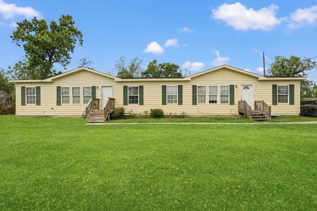 7446 Weyburn Street, Houston