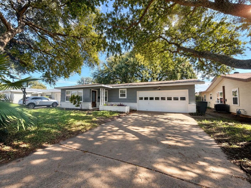 6709 Fairway Drive, Galveston