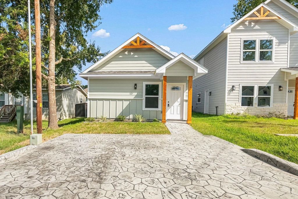 16740 E Ivanhoe, Montgomery