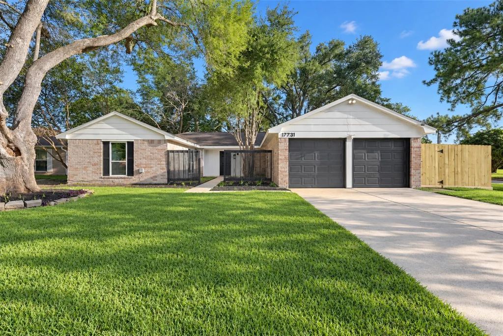 17731 Heritage Cove Court, Webster