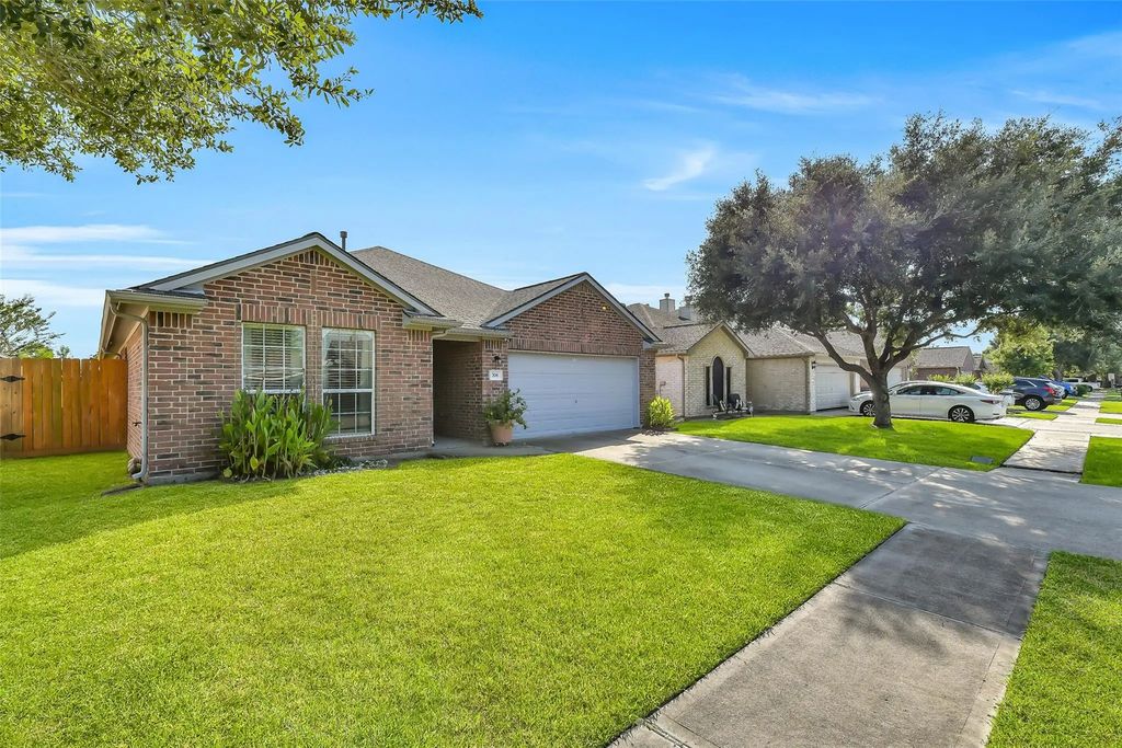 706 St Croix Street, Alvin
