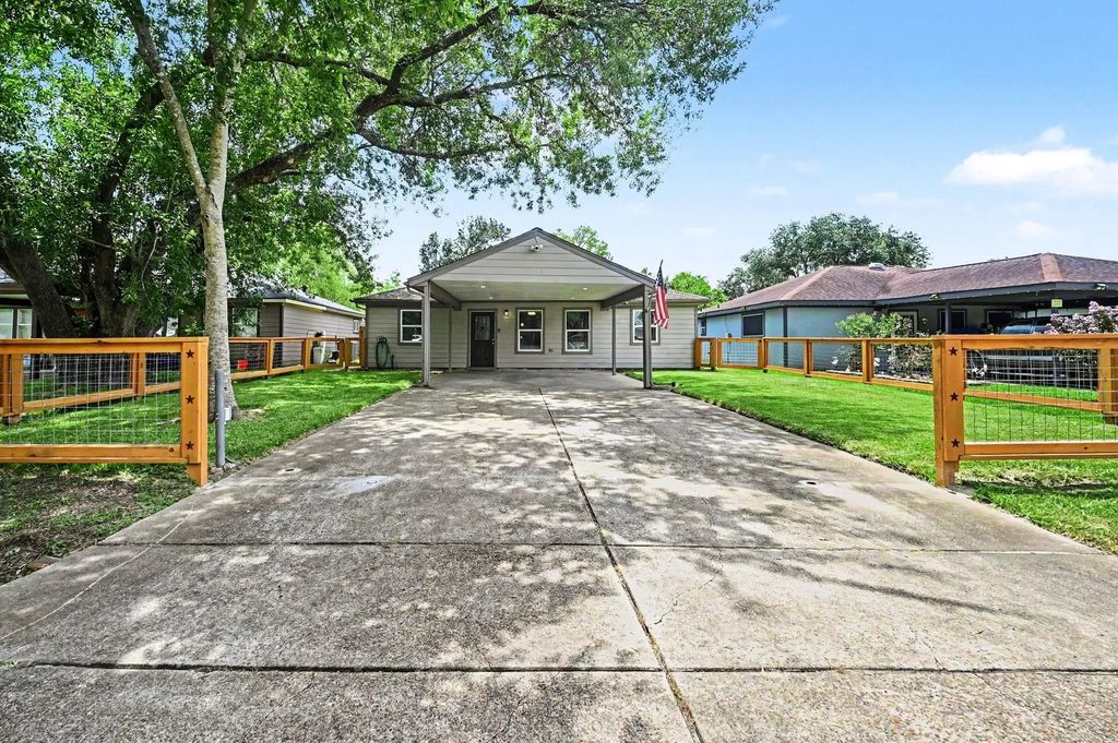 4818 27th Street, Dickinson