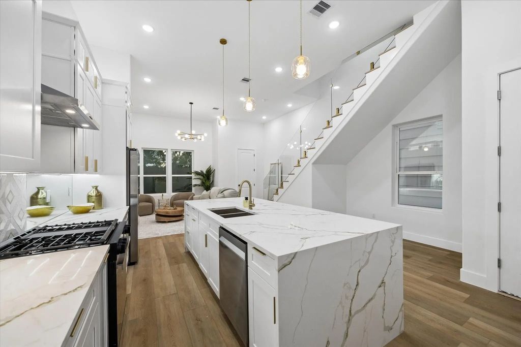 120 Velasco Street, Houston