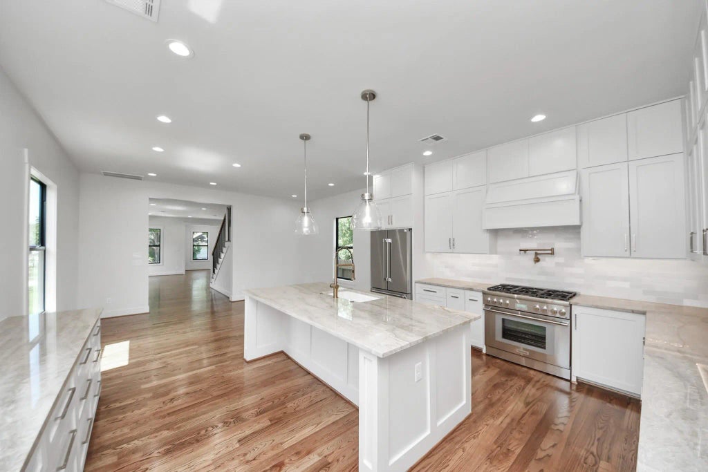 4541 Walker St, Houston