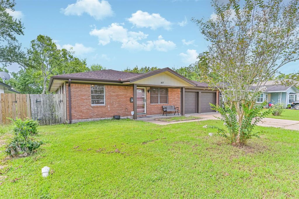 807 Temple Drive, Hitchcock