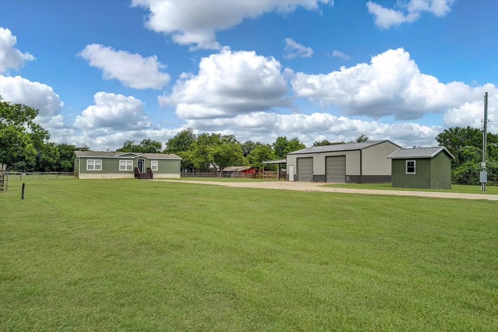 2204 County Road 288, Angleton