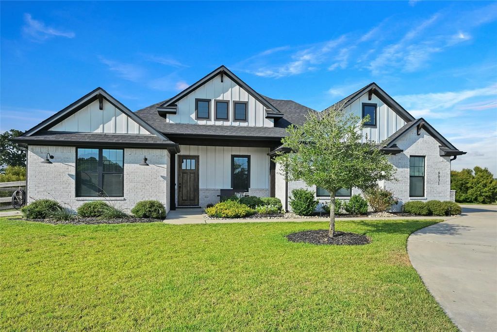 9031 Scarborough Drive, Iola