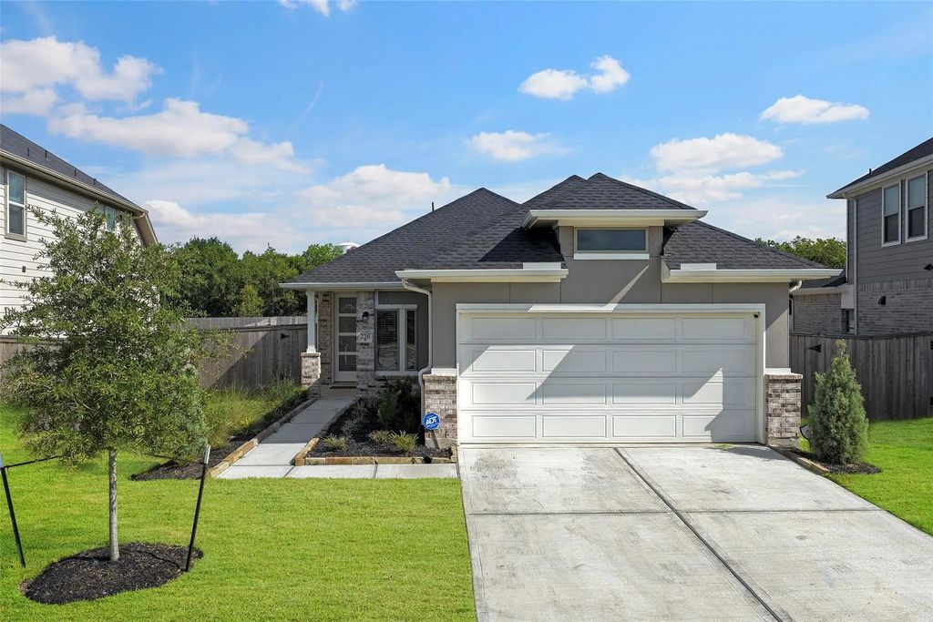 226 Orchard Laurel Drive, Alvin