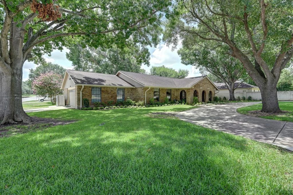 204 E Stone Street, Brenham