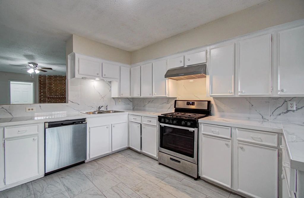 8820 Bissonnet Street, Houston