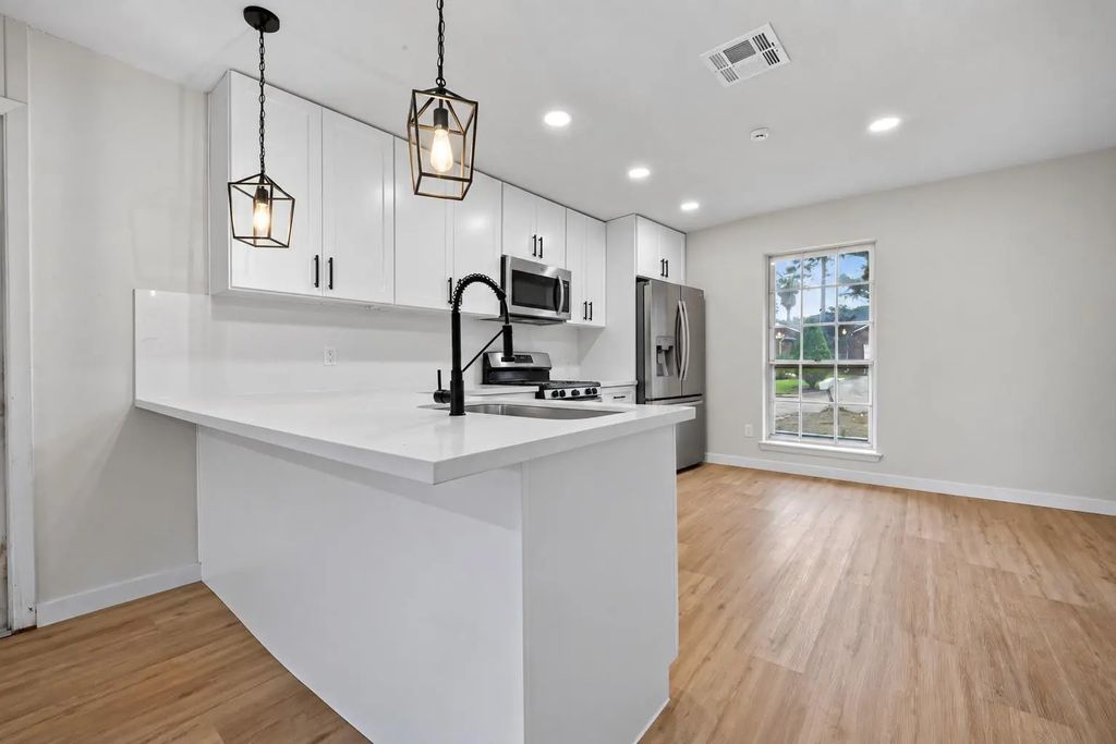23123 Cranberry Trail, Spring