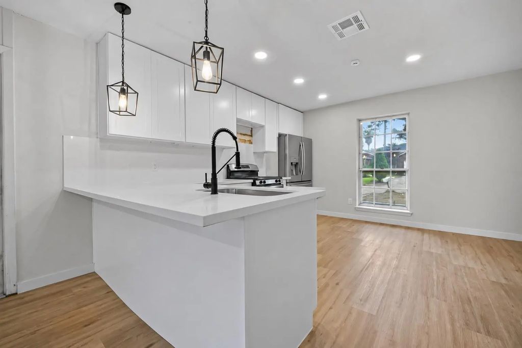 23123 Cranberry Trail, Spring
