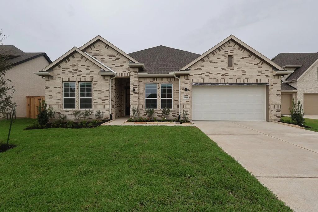 1825 N Wildflower Drive, Deer Park