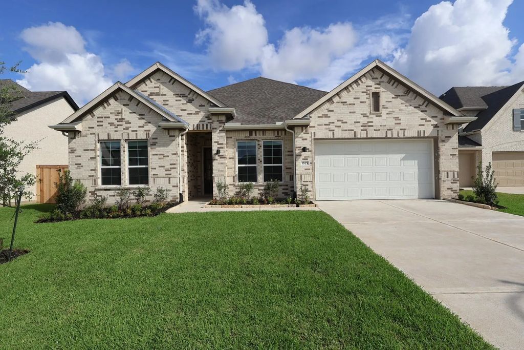 1825 N Wildflower Drive, Deer Park