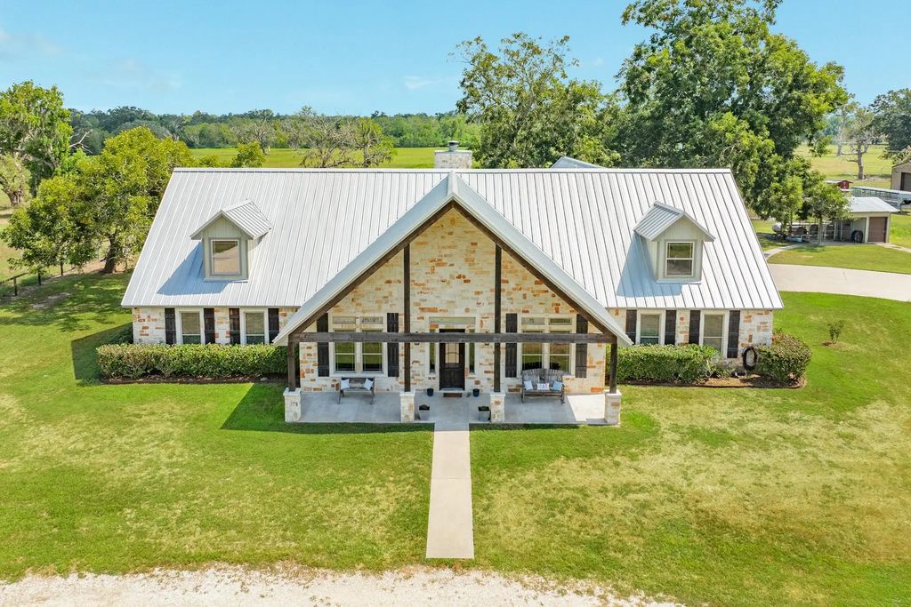 620 Brit Baily Blvd, Angleton