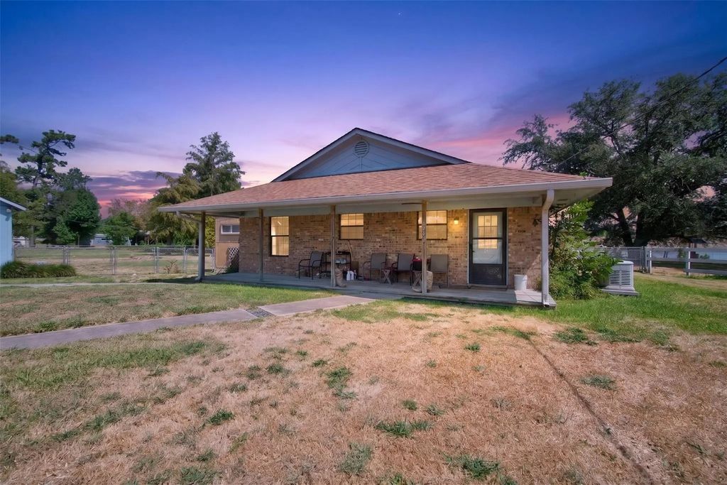 281 Lakeshore N, Onalaska
