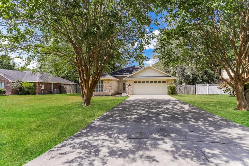 7122 Woodland Oaks, Magnolia