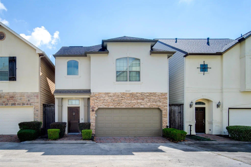 9147 Lago Crest Drive, Houston